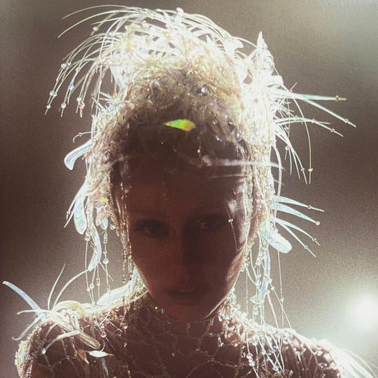 Miley Cyrus – Something Beautiful